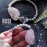 【大きな薔薇の花弁 ローズクォーツのブレスレット】 ローズクォーツ 水晶　シェルパール　天然石ブレスレット