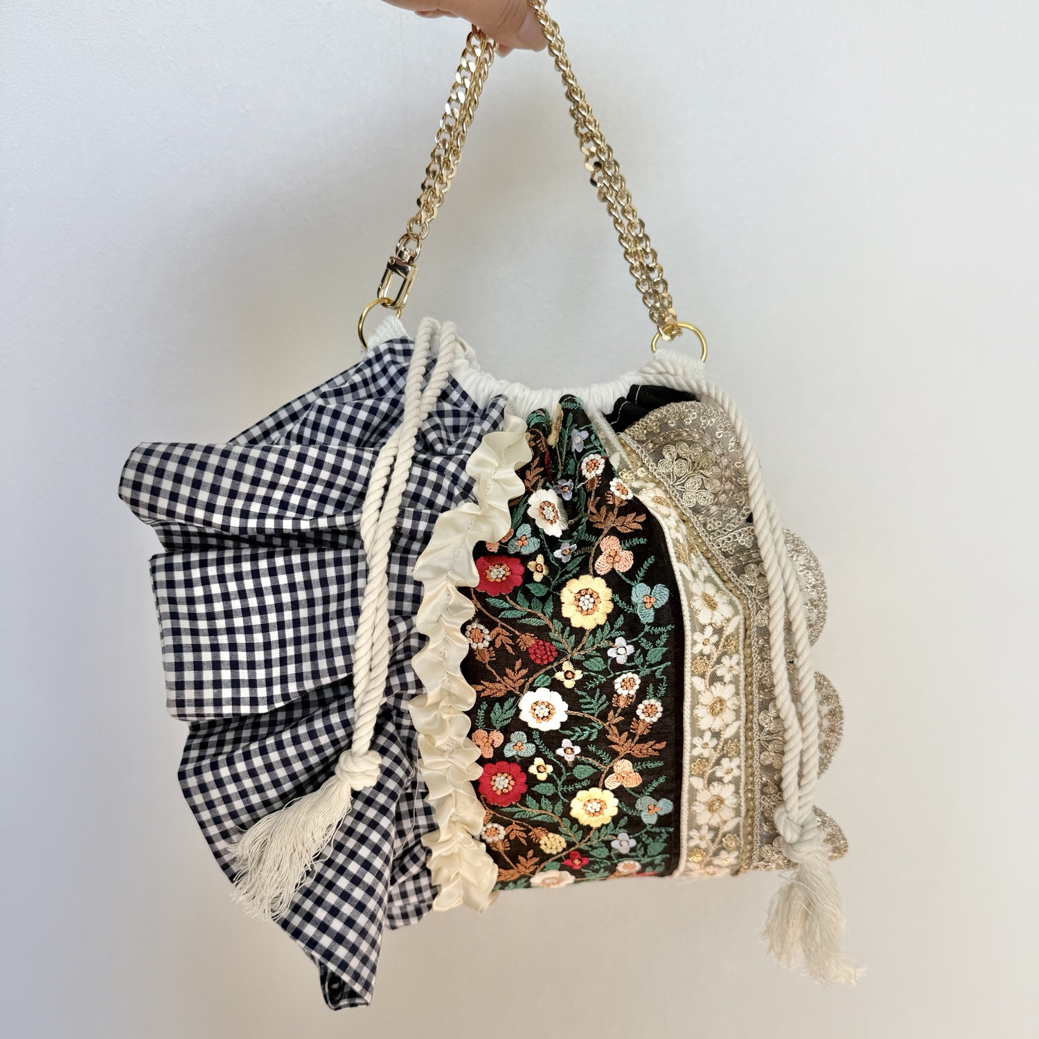 手に持つアクセサリー★インド刺繍リボンの2way巾着バッグ　ショルダー③