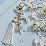 【Blanche Ballerine（ブランシュ・バレリーヌ）】純白の舞姫　再再際販売　清楚な白　バッグチャーム　キーホルダー　シンプル　かわいい　きらきら　ビジュー　バレリーナ　タッセル