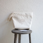  専用ページ𝐜𝐚𝐥𝐞𝐧𝐝𝐚𝐫 CUBE POUCH　オムツポーチ　お着替え入れ　出産祝い　名入れ刺繍　お誕生日　プチギフト　うちの子記念日　ペット
