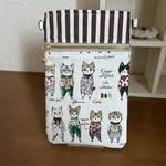 お洒落ねこ柄スマホショルダー＊大人かわいいイラスト柄　ブラウン