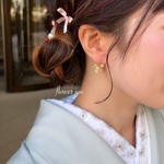 マットフラワーとコットンパールの小振りピアス/イヤリング*結婚式*ブライダル*お呼ばれ*ウェディング*振袖*着物*デイリー*誕生日プレゼント*母の日*成人式*卒園式*入園式*卒業式*入学式*ママ