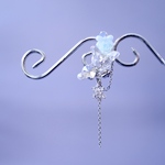 ミルキーブルー✤ 雪降る蝶と薔薇のイヤークリップ イヤーカフ