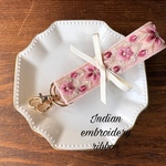 ♡癒されピンクのハンドストラップ♡インド刺繍　携帯ストラップ　スマホストラップ　バック　キー　車　かぎ　プレゼント　クリスマス　