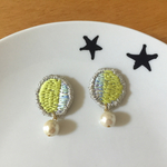 コットンパールと刺繍のイヤリング