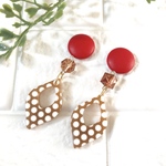 レトロなドットとレザーカボションのイヤリング/ピアス