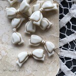 【4粒】29×14mm/アイボリー/ゴールドライン/リボンビーズ