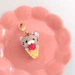 【SALE】サバトラ猫のクレープチャーム＊いちご