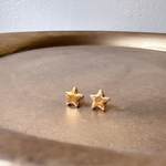 陶器の金彩　小粒な星ピアス