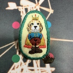 キャバリア刺繍ブローチ　アンティークチャーム・王冠
