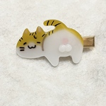 ネコのヘアクリップ（にゃん玉付き