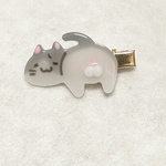 ネコのヘアクリップ（にゃん玉付き
