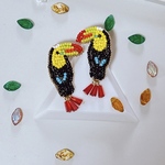ビーズ刺繍のピアス🪡　トゥカーノ　オオハシ　🌱ポップカラー