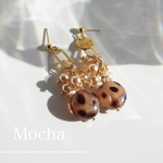 《淡ブラウンの大人レオパード》上品パールきらめくピアス／イヤリング／チタン変更OK・アレルギー対応