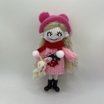 ニット帽ワンピースのドールチャーム