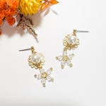 キラキラ雪の花ピアス／イヤリング ブルー ホワイト 冬コーデ