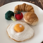  羊毛フェルト 朝食プレート ミニマスコット（目玉焼き・パンなど）フェイクフード ディスプレイ インテリア雑貨