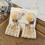 インド刺繍リボンと小花ブーケの耳飾り｜ハニーブーケ | 刺繍アクセサリー｜ビーズ刺繍｜お花のアクセサリー