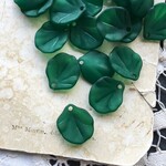 【10g】約30粒/16×14mm/フロストグリーン/ミニ花びらパーツ