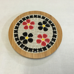 お花柄の鍋敷き(黒と赤)