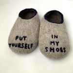 “sheep shoes”ウールスリッパ