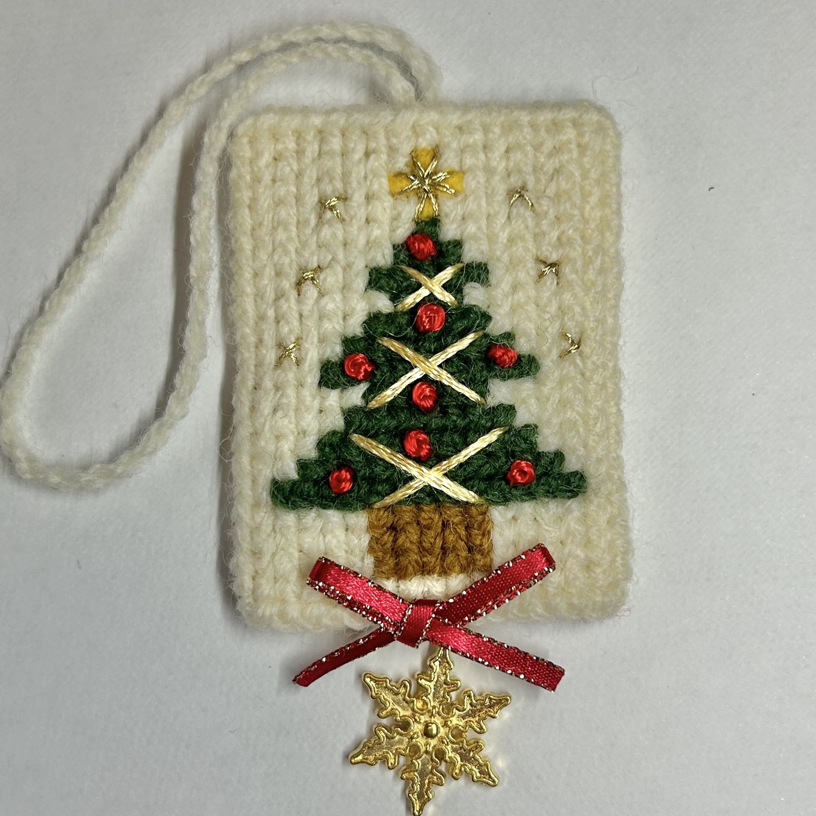 ツヴィスト刺繍のクリスマスオーナメント - broderi sirius | minne