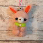 羊毛フェルト うさぎちゃん〈ストラップ〉