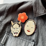 【ハッピーバッグ🧧】おかめと般若と梅の花ブローチ