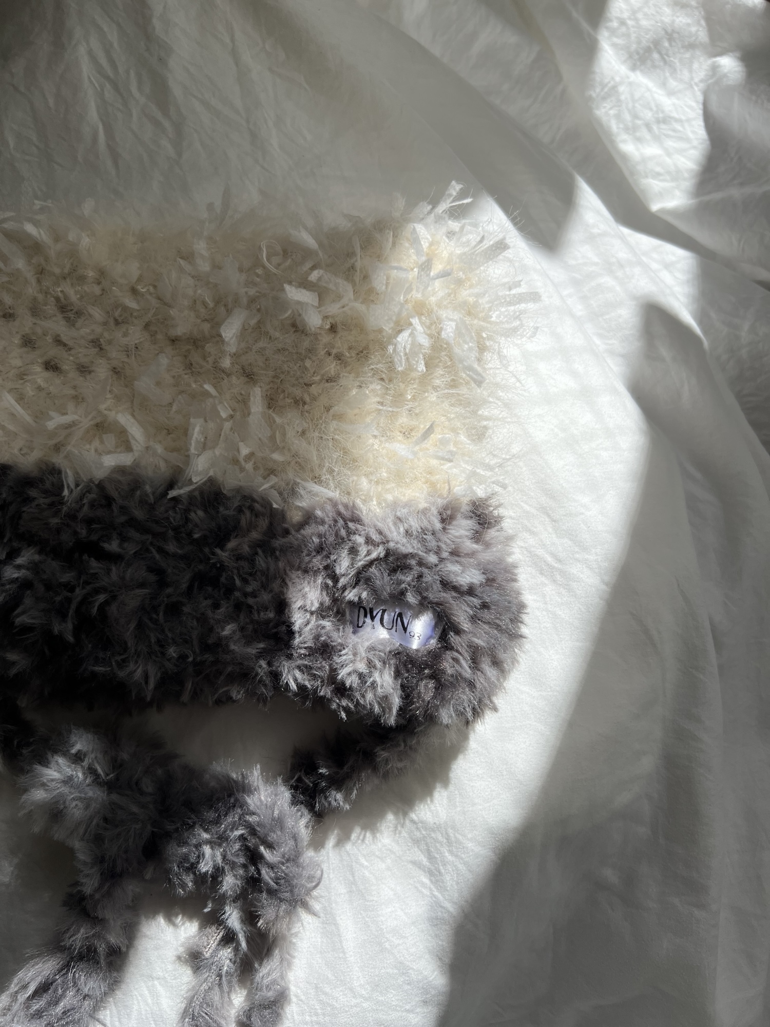 White×Gray?? 猫耳帽子　猫耳　帽子　ニット帽　ニット　編み物　毛糸　ハンドメイド　一点物　推し活　おすすめ　ビーニー　クリスマス