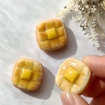 樹脂粘土　ミニチュアパン　【バタートースト】|選べる加工(加工なし・チャーム・マグネット・ピアス・イヤリング・イヤカフ)
