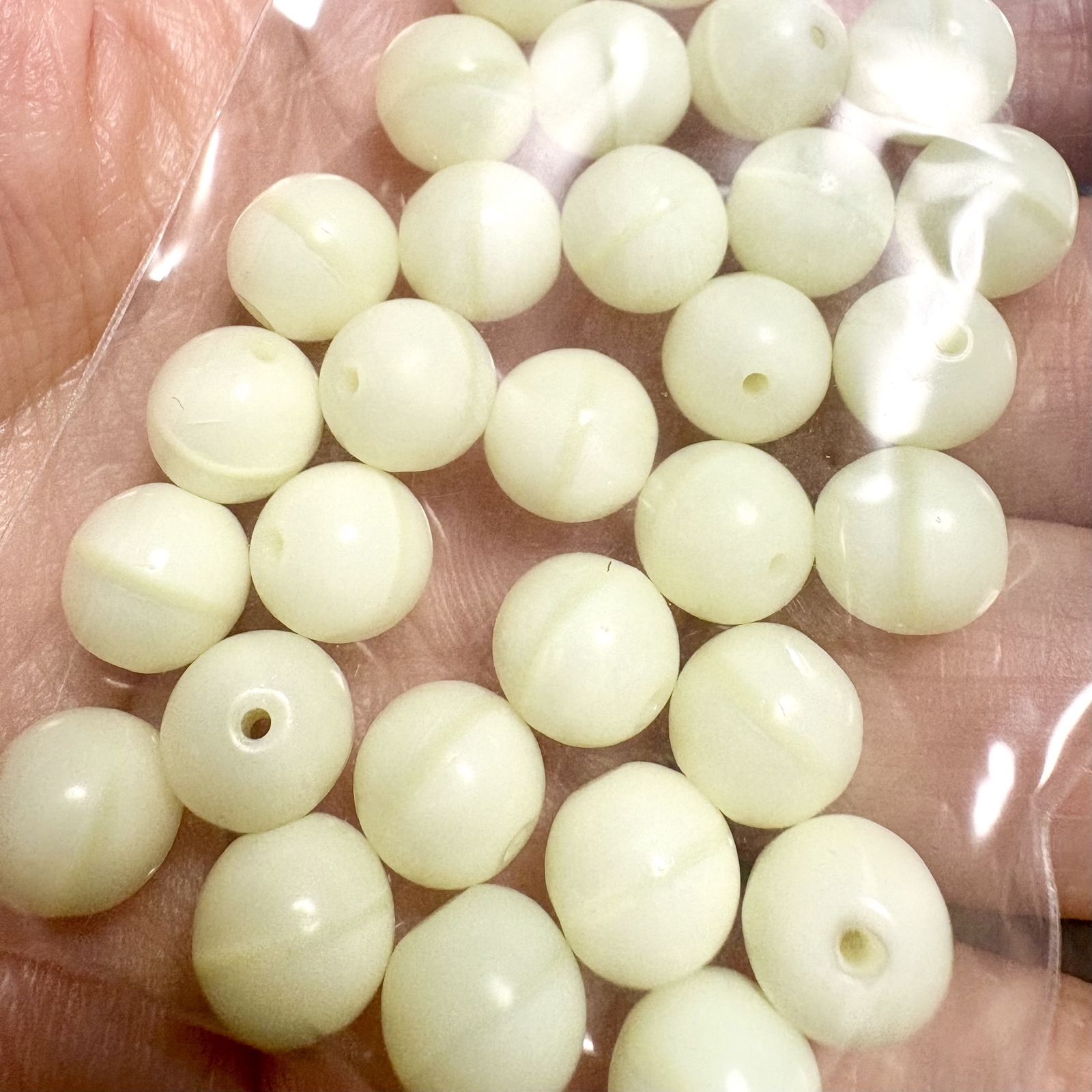 チェコビーズラウンド(ミルキーホワイト) お得パック】蛍光 ウランガラス ヴィンテージチェコビーズ ラウンド
