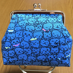 ねこ柄ゴールドがま口ポーチ
