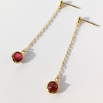 シャネルストーンのロングピアス　～スカーレット～　スウィングシャイン　揺れる　ロングアクセ　シャネルストーン