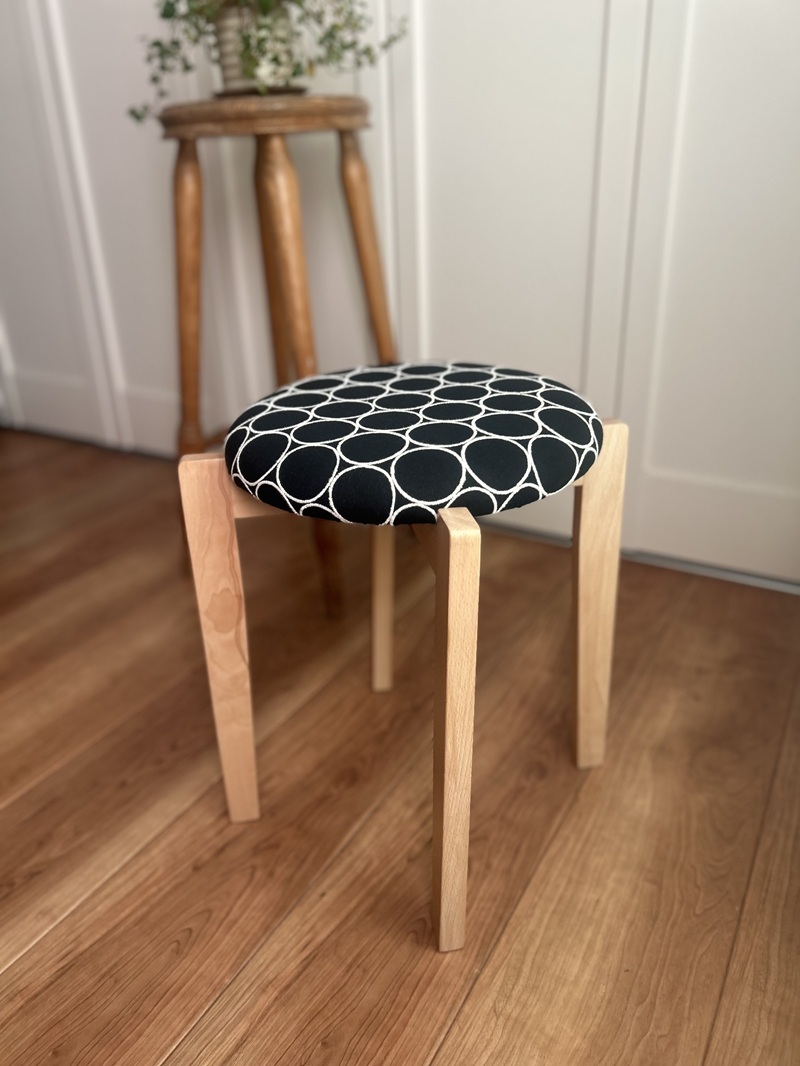 スツール　木製　北欧　玄関用　キッチン　チェア　椅子　『　刺繍サークル　』