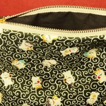 🐈｛再再販｝招き猫の描かれた唐草模様のポーチ