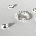 小さな虹を閉じ込めた アイリスアメジストのお守りリング