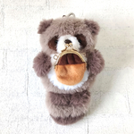 どんぐりを抱っこ🦝たぬきのもふもふポーチ