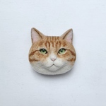 猫ブローチ - 茶白猫 -
