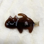 ネコのヘアクリップ　にゃん玉付き