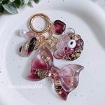 plum color♬.*ﾟキラキラ✨リボンとくまさんメロンパンキーホルダー  レジンキーホルダー 