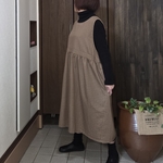 91 エプロンワンピース　ブラウン×ベージュドット風模様　切替ギャザーワンピース　綿生地　チュニック/重ね着用/おう着おしゃれ/大人可愛い服