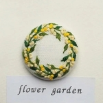 刺繍くるみボタン(ヘアゴム/ブローチ)リース