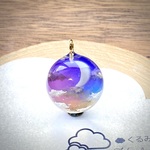 レジンペンダント 球体  三日月と夕暮れ空  20mm 