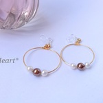 ブラウン×ホワイトパールの大人フープ　ノンホールピアス