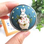 【受注制作】心を込めて花束を。ラビットバージョン。小物入れ/ピルケース。ポリマークレイ