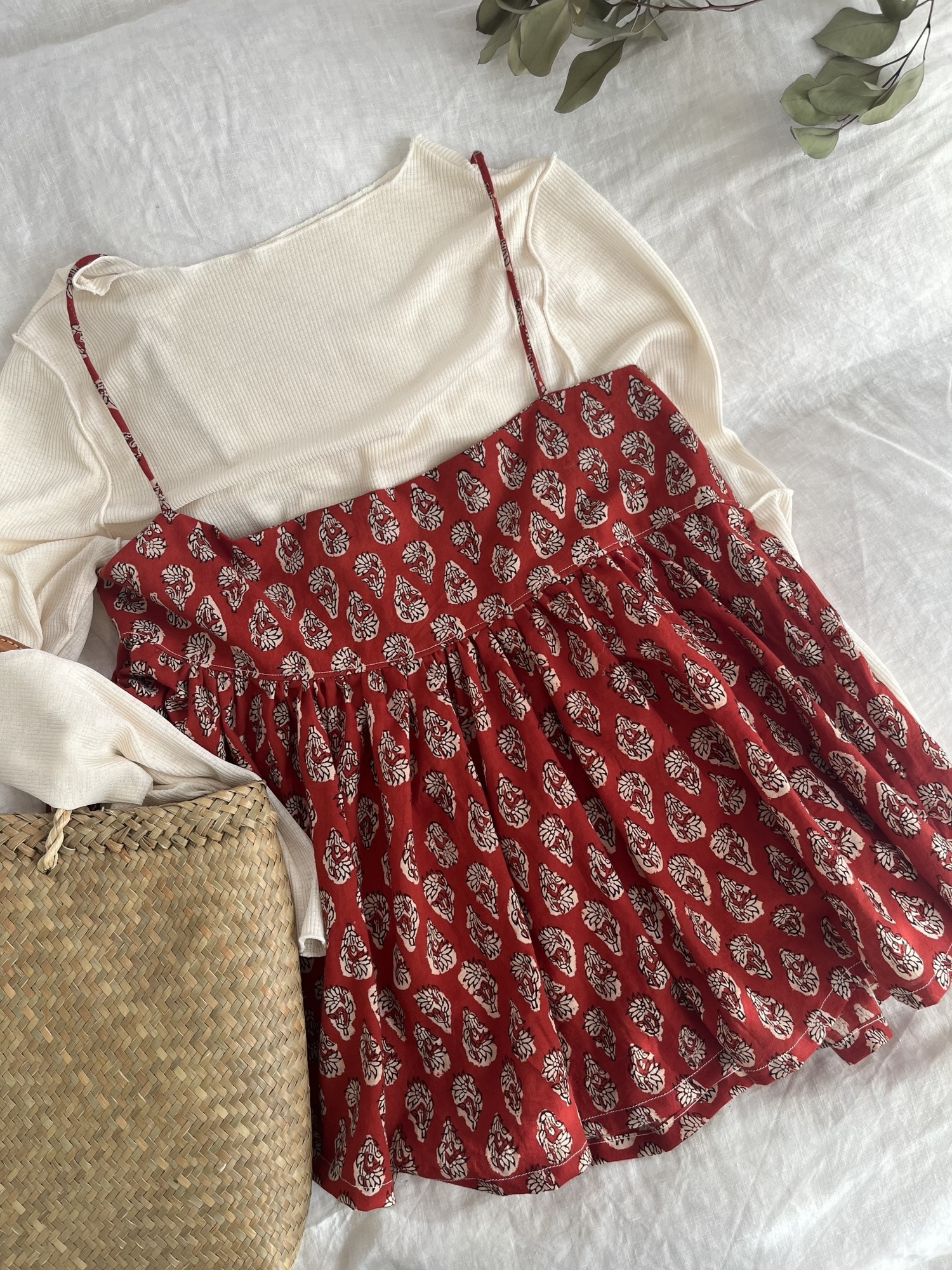 overtone camisole｜いつもの服に重ねるブロックプリントキャミソール