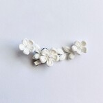 小枝つまみ細工ヘアクリップ ・ホワイト