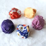 ＊お手玉　５コ＊＊小豆入り