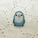 【NEW】親指サイズ コザクラインコのブローチ 真正面  ブルー系①　ホワイトフェイス　