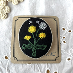 黄色いタンポポ　刺繍ブローチ